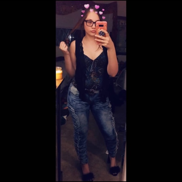 Your friendly seller, Emiley! - Picture 5 of 11